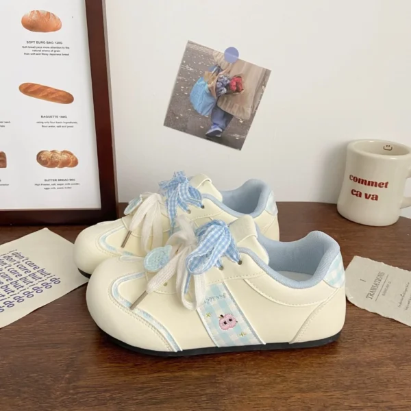 Dexun White Flat Sneakers