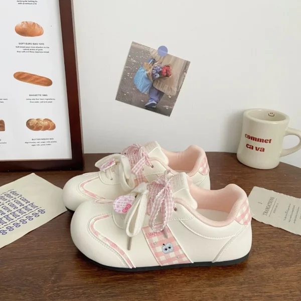 Dexun White Flat Sneakers
